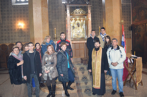 поклоници у Цркви Успења Пресвете Богородице у Чајничу